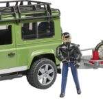 LAND ROVER Defender avec remorque et moto DUCATI