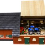 Corps de ferme en bois avec maison d'habitation et étable
