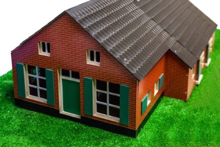 Corps de ferme en bois avec maison d'habitation et étable – Image 5
