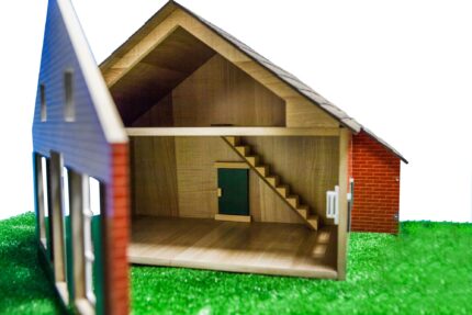 Corps de ferme en bois avec maison d'habitation et étable – Image 6