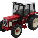IH 745 S 4RM cabine
