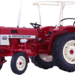 IH 453 2RM avec arceau, résine
