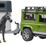LAND ROVER Defender avec Van et cheval