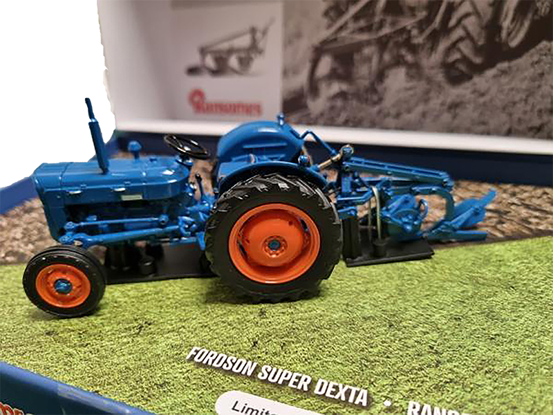 Tracteur Fordson Super Dexta + Charrue Ransomes TS 54A - Universal Hobbies 1/32 - UH6377