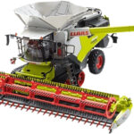 CLAAS Lexion 8900 TT avec barre de coupe Convio 1380 et chariot de transport