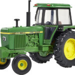 JOHN DEERE 4240 2RM