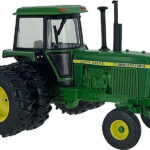 JOHN DEERE 4440 2RM jumelées