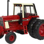 IH 1086 2RM jumelées