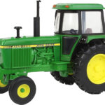 JOHN DEERE 4240 2RM