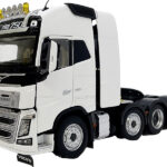 VOLVO FH16 Globetrotter 8x4 blanc