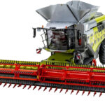 CLAAS Lexion 8900 TT Moissonneuse batteuse avec barre de coupe