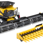 NEW HOLLAND CR11 Moissonneuse batteuse avec barre de coupe et bec à mais